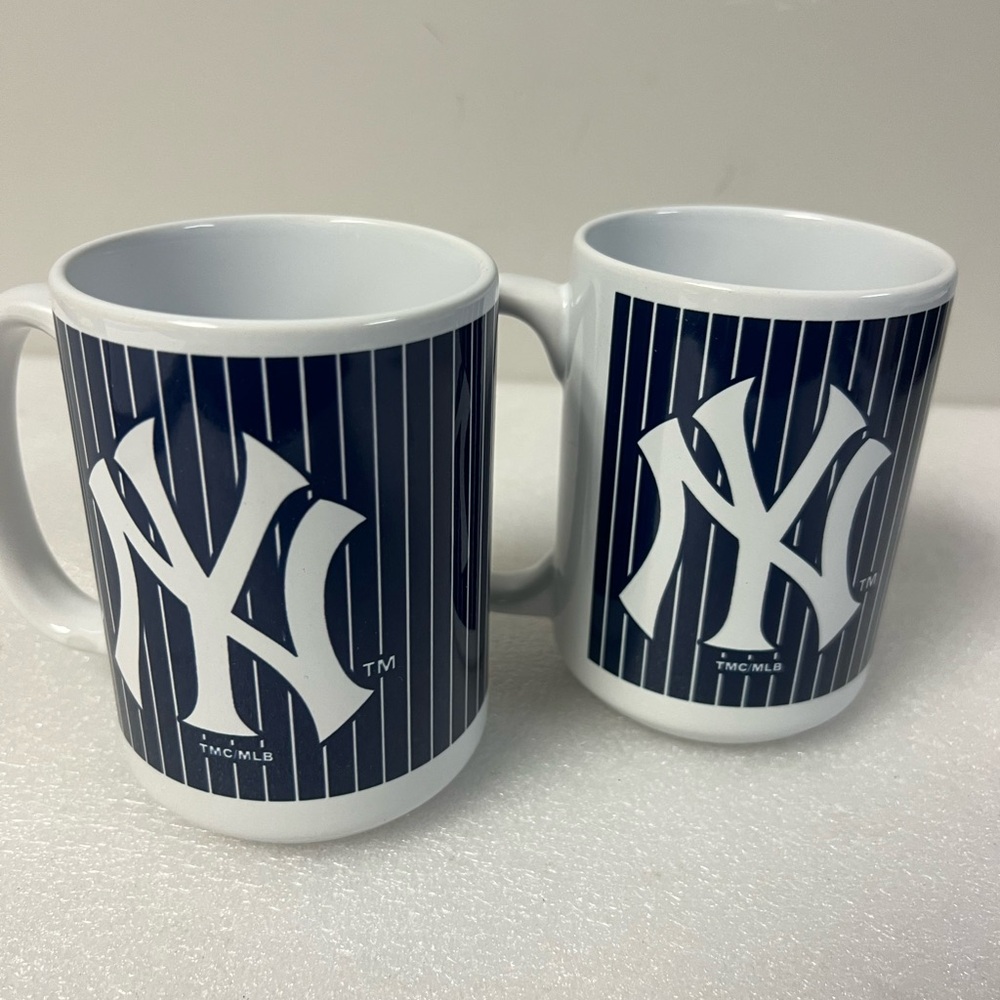 Yankee Mugs 2-Pack Mug Set White And Blue With Yankee Emblem Licensed By MLB